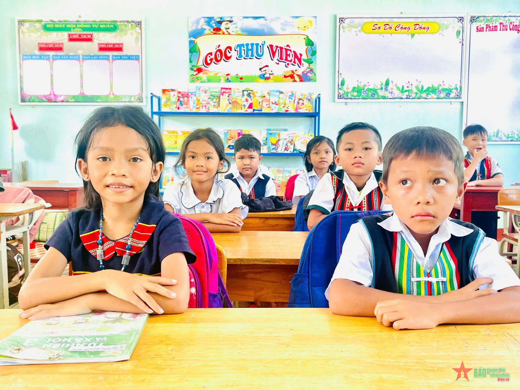 Học sinh vùng cao Quảng Nam vui đến trường